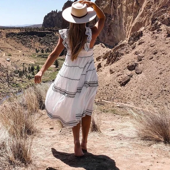 White Midi dress with lace details - Picture 2 of 2